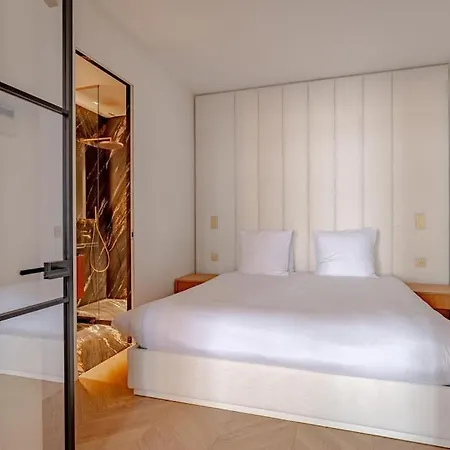 Stylish Rue Des Rosiers Gem Brand New 2-bedr París