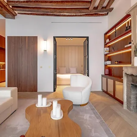 Stylish Rue Des Rosiers Gem Brand New 2-bedr