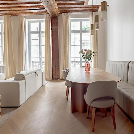 Stylish Rue Des Rosiers Gem Brand New 2-bedr Apartment Paris