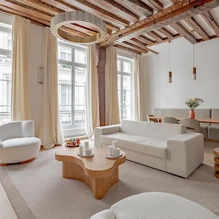 Stylish Rue Des Rosiers Gem Brand New 2-bedr París