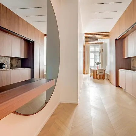 Stylish Rue Des Rosiers Gem Brand New 2-bedr París